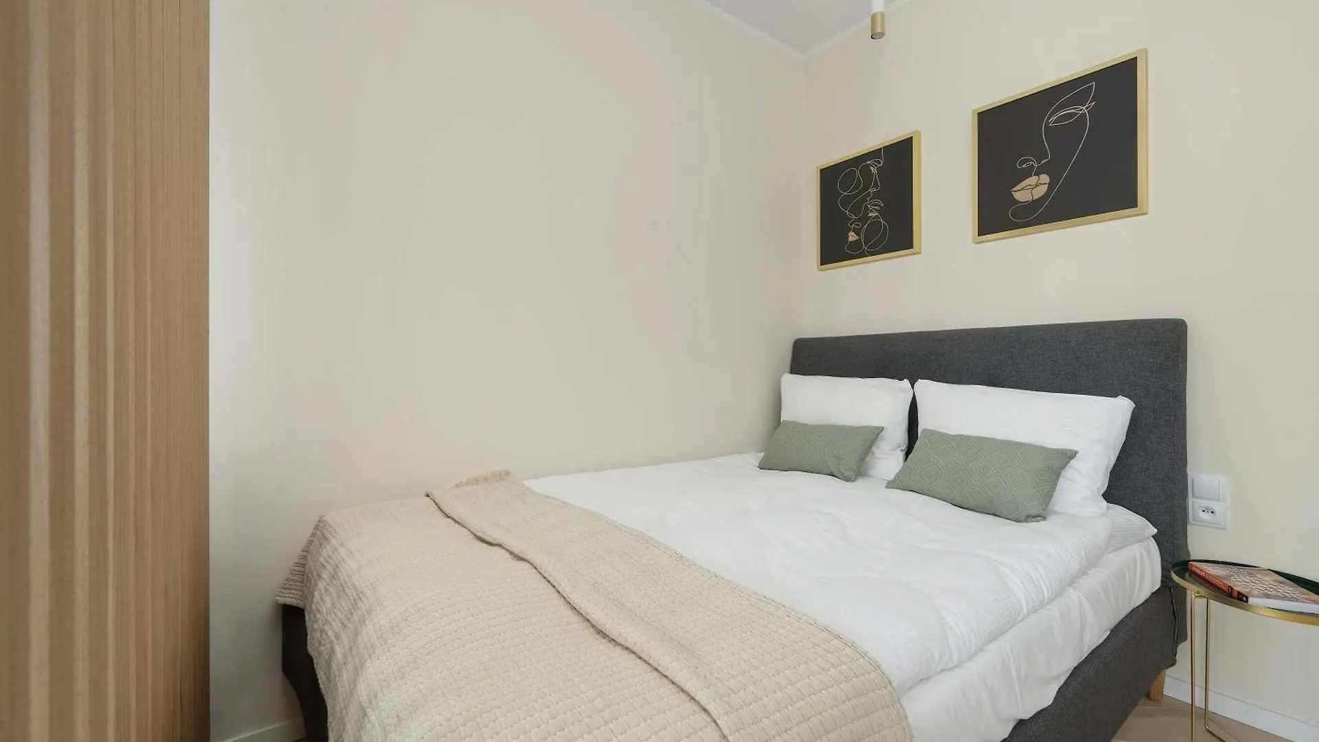 Old Town River Suite With Balcony & Parking Wroclaw By Noclegi Renters Apartment